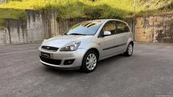 Ford Fiesta 1.25 Trend 75cv - CarPlay e Câmera traseira