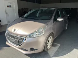 Peugeot 208 1.6 hdi 2012