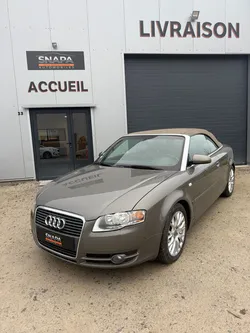 Audi A4 cabriolet 2L 140 ch / Boite auto / Garantie 12 mois