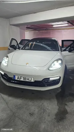 Porsche Panamera Sport Turismo 4 E-Hybrid