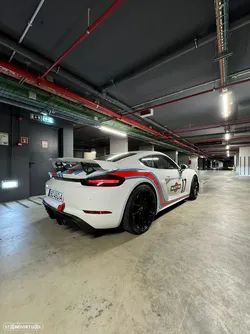 Porsche 718 Cayman GT4 PDK