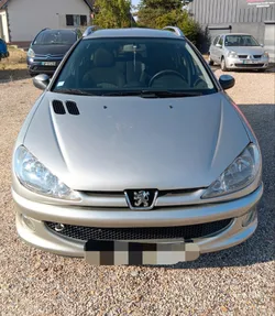 Peugeot 206 1.4i kit distribution neuve très bon état général