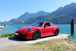 Porsche 911 991.2 Carrera 4 GTS - 3.0 450 ch PDK - Rouge Carmin - Approved 07/2027- PPF bloc avant - Suivi 100% Porsche - Toit ouvrant - Alcantara/carbone - Roues AR directrices - Sièges chauffants