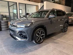 VOLKSWAGEN TIGUAN 2.0 TDI 200ch DSG7 4Motion R-Line - TOIT OUVRANT PANORAMIQUE - ATTELAGE ELECTRIQUE - PREMIERE MAIN -