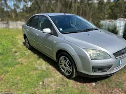 Ford Focus Ghia Sedan