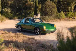 Porsche 2.4E Targa 1972 “Oil-Klappe” - Belle restauration - Rare couleur “Grün Metallic” - Garantie