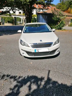 Peugeot 308 bleue hdi
