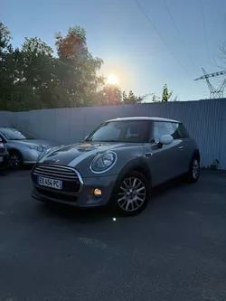 Mini Cooper d 136 sort de révision très jolie