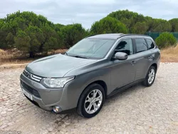 Mitsubishi Outlander 2.2 DI-D INSTYLE 7 LUGARES
