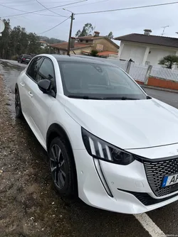 Peugeot e-208 GT