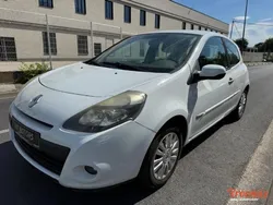 Renault Clio ESSENCE CLIM JANTES ALU XÉNON PAIEMENT EN 3/4/10 FOIS POSSIBLE
