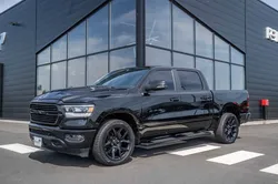 Dodge Ram 1500 V8 5.7L HEMI - 2023 Crew Cab CarPlay Ecran 12" Toit panoramique EN STOCK