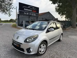 Renault Twingo II (C44) 1.2 16v 75ch Helios