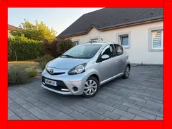 TOYOTA AYGO 1.0 i 68 cH * 59 000 KM * ANNEE 12/2012 /CLIM / 5 PORTES /ULTRA FIABLE /MOTEUR A CHAINE / FAIBLE CONSOMMATION / REVISION NEUVE/ VOITURE GARANTIE