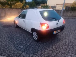 Ford Fiesta Van em Bom Estado