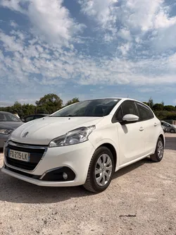PEUGEOT 208 Phase 2 5 Portes 1.5 Blue HDi 100 cv 2020 141000KM - 5 PLACES - PREMIERE MAIN - GARANTIE 3 MOIS - ENTRETIEN A JOUR - SUIVI COMPLET PEUGEOT