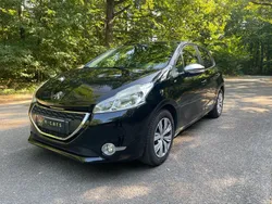 PEUGEOT 208 1.2 VTi 12V 82 STYLE