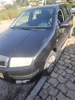 Skoda Fabia passageiros cinco lugares