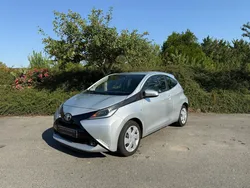 TOYOTA AYGO 1.0 VVT-i 69 CH X-PLAY / RÉGULATEUR / CAMÉRA DE RECUL / ENTRETIEN COMPLET / GARANTIE 3 MOIS