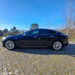 Tesla Model S 75