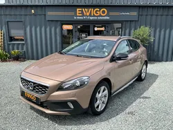 VOLVO V40 CROSS-COUNTRY / FINITION XENIUM 2.0 D3 150cv / 5 CYLINDRES / Première Main / Distribution Faite