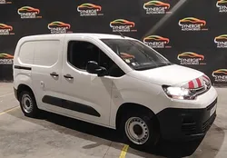 Berlingo 3 places hdi 100 ch driver (GPS/ 2 CAMERAS/ETAGERES/SERRURES/ETC..) 53.478 km 12.492 ht (14.990 ttc)