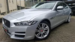 Jaguar XE Sport com teto