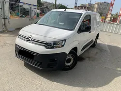 Berlingo van xl 950kg blue hdi 100 ch avec gps camera et 3 places prix hors taxes:9590 euros