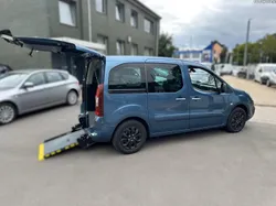 Citroën Berlingo 1.6 BlueHDi  Automática Adaptada   5 Lugares / 4+1 Cadeira Rodas