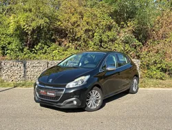 Peugeot 208 1.6 Blue-HDi 120cv - ALLURE | TOIT PANO | S&S | SIEGES CHAUFFANTS | 6 RAPPORTS | CLIM