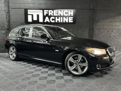BMW 325i (E91) Touring Drive 218 BVA Phase 2 - 1ère Main - 6 Cylindres - Échappement Sport - Toit Ouvrant Panoramique - Attelage - Régulateur - Xénons - Historique Complet