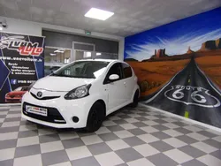 Toyota Aygo Phase III 1.0 VVTi 68 cv Cool Go Automatique / Suivi