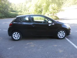 Peugeot 208 like 1.2l vti essence 68ch 4cv