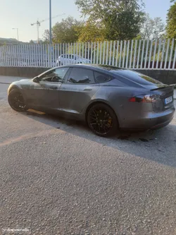 Tesla Model S 85D