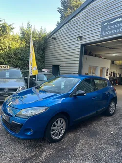 RENAULT Mégane III Hatch back 1.5 dCi 110 cv Boîte auto 11/2011