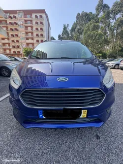 Ford Tourneo Courier 1.0 EcoBoost Titanium
