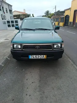 Toyota Hilux 5 lugares