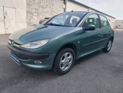 Peugeot 206 1.6 i 16 v garantit trois mois