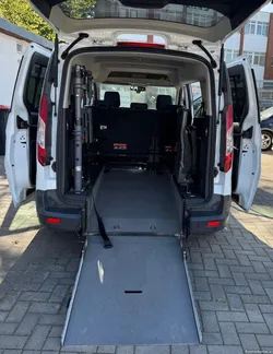 Ford Tourneo 1.5 Mobilidade Reduzida