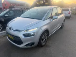 Citroen c4 picasso 2l hdi 150 eat6 business + kit distribution neuf . Gps attelage
