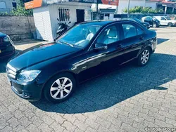 Mercedes-Benz C 200 bleu eficience