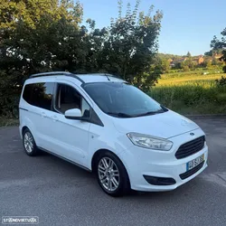 Ford Tourneo Courier 1.5 TDCi Titanium