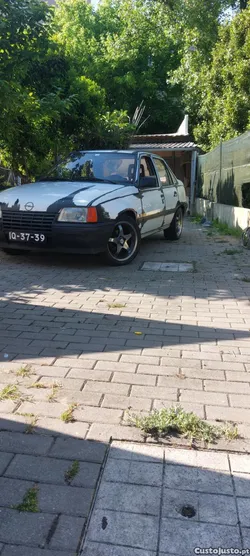 Opel Kadett Sedan 4 portas
