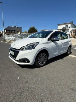 Peugeot 208 1.6 hdi 100 allure – 2018 – 97 000 km – 10 490