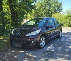 Peugeot 207 premium 1.6 vti 120 cv – toit panoramique – gps – très bon état