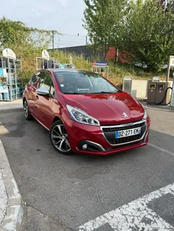 PEUGEOT 208 1.6 BlueHDi 100ch Féline / Toit panoramique