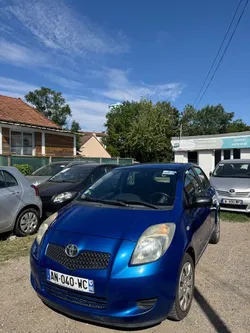 Toyota yaris essence vvti les bleus