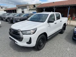 Nouveau Toyota Hi lux 2.8 D4D 204 cv COUNTRY 4 PLACES Double Cabine SANS MALUS SANS TVS