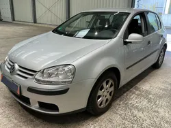 VOLKSWAGEN GOLF V 1.4 75CV LE TOP pour un jeune permis SVP lisez l'annonce entièrement MERCI