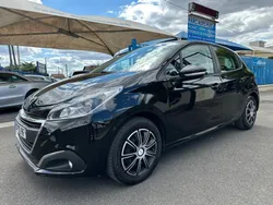 Peugeot 208 5 portes 1.2l vti 82ch CarPlay climatisation
